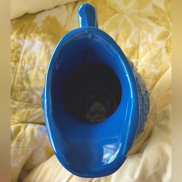 Vintage McCoy Raised Turkey vase/pitcher 1968. Beautiful blue. Tiny chip on top. - Picture 6 of 15